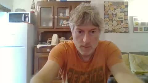 Snapshot of 22esserre chatting on 10-15-25, 11:32 22esserre online show from 10-15-25, 11:32