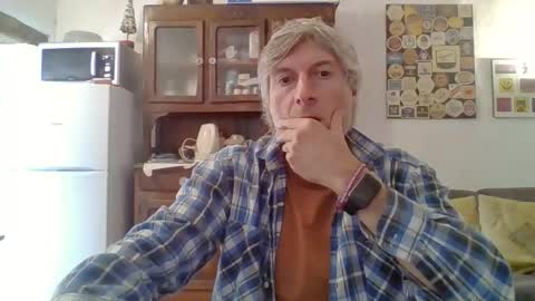 Snapshot of 22esserre chatting on 10-17-25, 01:35 22esserre online show from 10-17-25, 01:35