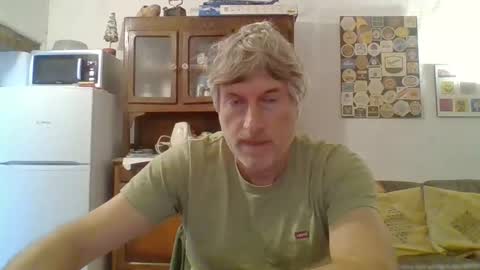 Snapshot of 22esserre chatting on 10-20-25, 11:43 22esserre online show from 10-20-25, 11:43