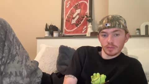 Snapshot of 26sneakers chatting on 02-04-25, 07:00 26sneakers online show from 02-04-25, 07:00