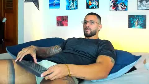 Snapshot of 27_juan chatting on 02-05-26, 02:00 Yorgi online show from 02-05-26, 02:00