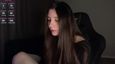 Lina       free control in pvt online show from 04-17-26, 05:38