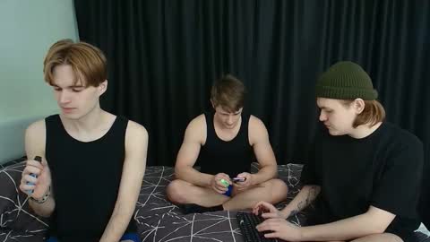 Snapshot of 2nc_ chatting on 10-24-25, 08:33 Eleot online show from 10-24-25, 08:33