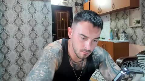 Snapshot of 2sexymuscles chatting on 11-18-25, 08:35 2sexymuscles online show from 11-18-25, 08:35