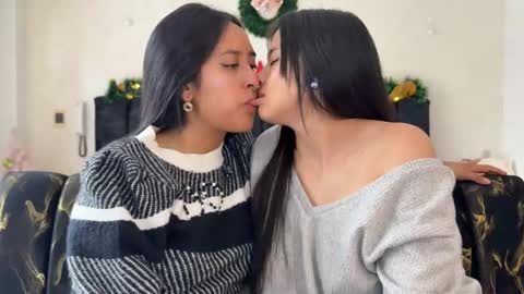 Snapshot of 2summerlove2 chatting on 01-05-26, 08:34 Dalilah and Tarah online show from 01-05-26, 08:34