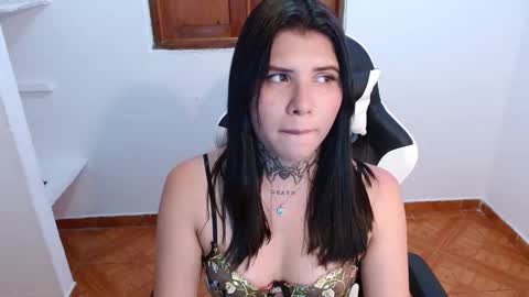 Snapshot of 3rika_gomez chatting on 02-11-25, 11:44 erika online show from 02-11-25, 11:44