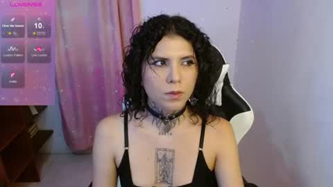 Snapshot of 3rika_gomez chatting on 06-10-26, 02:01 erika online show from 06-10-26, 02:01