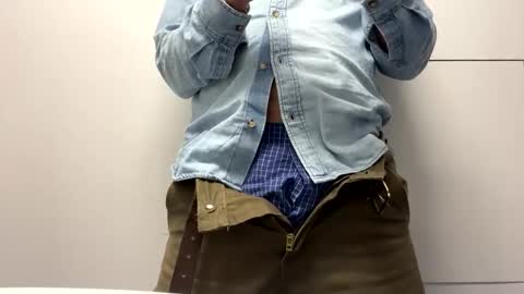 Snapshot of 555tony555 chatting on 03-10-26, 01:43 555tony555 online show from 03-10-26, 01:43