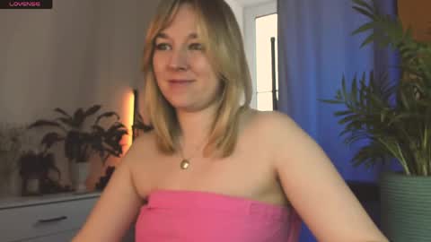 Snapshot of 5_in_one chatting on 04-14-26, 03:45 Sunshine online show from 04-14-26, 03:45
