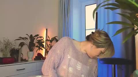 Snapshot of 5_in_one chatting on 04-17-26, 04:04 Sunshine online show from 04-17-26, 04:04
