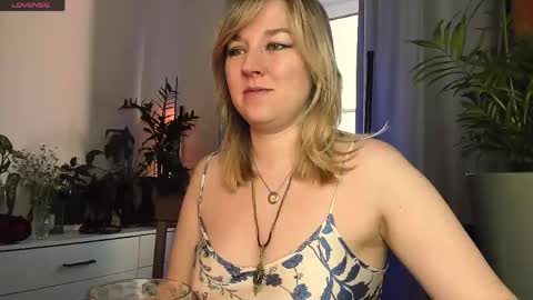 Snapshot of 5_in_one chatting on 04-20-26, 05:10 Sunshine online show from 04-20-26, 05:10