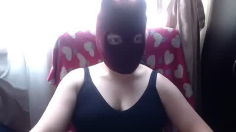 Snapshot of 666maskgirl chatting on 06-18-26, 05:17 SHANNON online show from 06-18-26, 05:17
