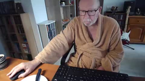 Snapshot of 7thsojourn chatting on 03-04-25, 04:20 Papi online show from 03-04-25, 04:20