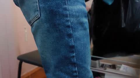 Snapshot of 7znkbob chatting on 12-13-24, 03:43 bob big head online show from 12-13-24, 03:43