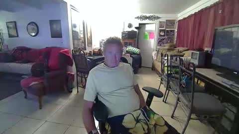 Snapshot of 86406stud chatting on 12-25-24, 03:18 86406stud online show from 12-25-24, 03:18