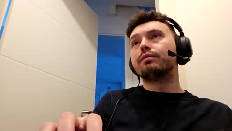 Snapshot of 8inchdude93 chatting on 11-12-25, 10:37 8inchdude93 online show from 11-12-25, 10:37