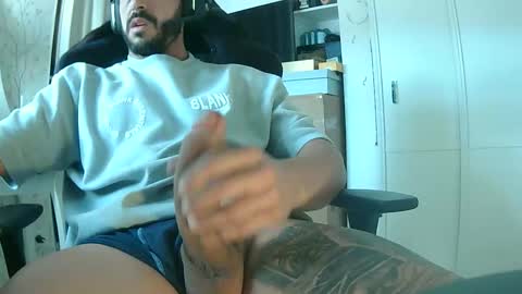 Snapshot of 90zero chatting on 01-11-26, 03:39 Arturo online show from 01-11-26, 03:39