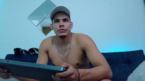 Snapshot of _0324 chatting on 09-30-25, 02:27 rick online show from 09-30-25, 02:27