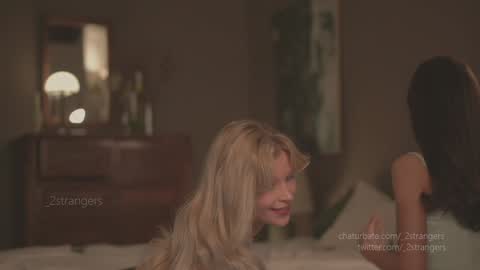 Snapshot of _2strangers chatting on 03-10-25, 02:17 Olivia dark hair  Zoe light hair online show from 03-10-25, 02:17