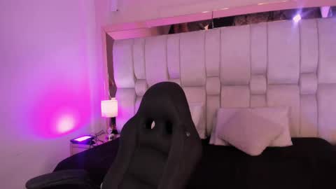 Snapshot of _abbymiller_ chatting on 10-21-25, 12:06 Abbye Miller online show from 10-21-25, 12:06