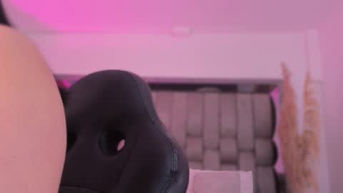 Snapshot of _abbymiller_ chatting on 10-27-25, 12:09 Abbye Miller online show from 10-27-25, 12:09