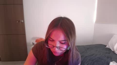 Snapshot of _abbyyyy_ chatting on 11-25-25, 05:24 abby 3 online show from 11-25-25, 05:24