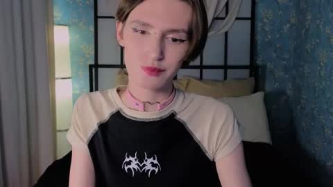 Snapshot of _adrian_the_one chatting on 10-30-25, 01:12 adrian online show from 10-30-25, 01:12