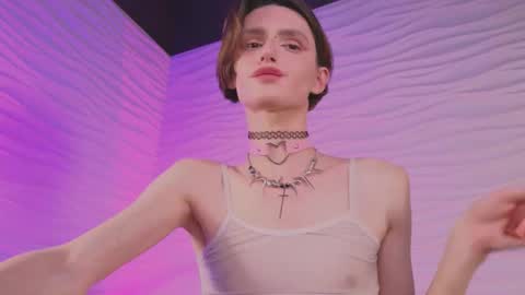 Snapshot of _adrian_the_one chatting on 11-08-25, 08:40 adrian online show from 11-08-25, 08:40