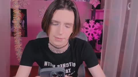 Snapshot of _adrian_the_one chatting on 01-07-26, 08:28 adrian online show from 01-07-26, 08:28