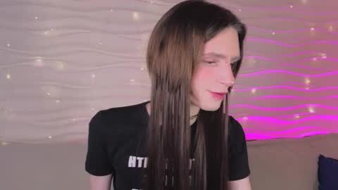 Snapshot of _adrian_the_one chatting on 01-17-26, 05:45 adrian online show from 01-17-26, 05:45