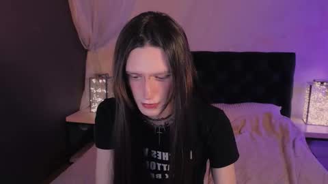 Snapshot of _adrian_the_one chatting on 01-18-26, 05:22 adrian online show from 01-18-26, 05:22