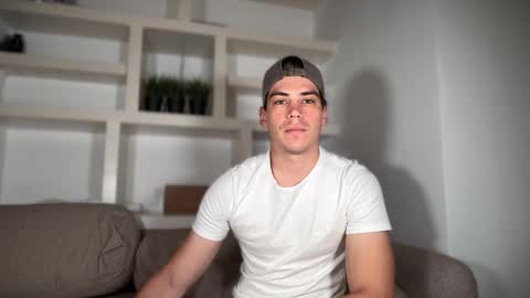 Snapshot of _aesthetic chatting on 10-13-25, 12:27 _aesthetic online show from 10-13-25, 12:27