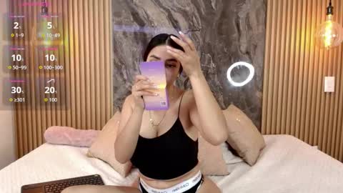 Snapshot of _alanajones_ chatting on 10-28-25, 01:25 ALANA  online show from 10-28-25, 01:25