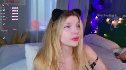 Snapshot of _aleksa chatting on 10-31-25, 07:20 Alexa online show from 10-31-25, 07:20