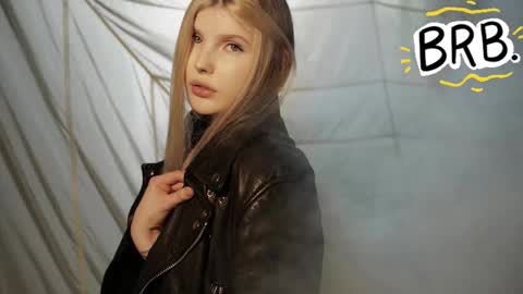 Snapshot of _aleksa chatting on 11-19-25, 06:41 Alexa online show from 11-19-25, 06:41