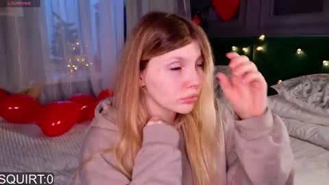 Snapshot of _aleksa chatting on 02-08-26, 06:06 Alexa online show from 02-08-26, 06:06