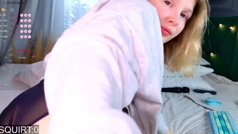 Snapshot of _aleksa chatting on 03-12-26, 08:09 Alexa online show from 03-12-26, 08:09