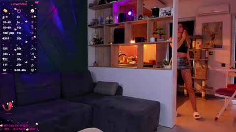 Snapshot of _alleyesonme chatting on 02-01-25, 01:30 Mia online show from 02-01-25, 01:30