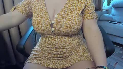 Snapshot of _alyssia_ chatting on 02-15-25, 12:22 lisa online show from 02-15-25, 12:22