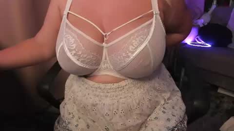 Snapshot of _alyssia_ chatting on 07-22-26, 07:16 lisa online show from 07-22-26, 07:16