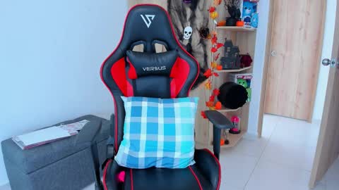 Snapshot of _amanda_seyfried19 chatting on 10-23-25, 05:01 AMANDA online show from 10-23-25, 05:01