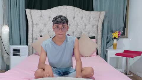 Snapshot of _andrew_williams chatting on 12-14-24, 07:03 Andres online show from 12-14-24, 07:03