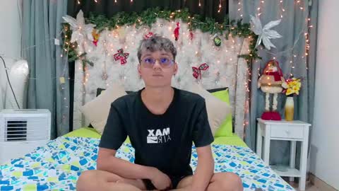 Snapshot of _andrew_williams chatting on 12-20-24, 07:28 Andres online show from 12-20-24, 07:28