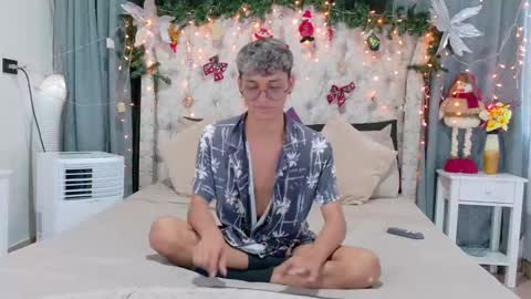 Snapshot of _andrew_williams chatting on 12-21-24, 07:27 Andres online show from 12-21-24, 07:27