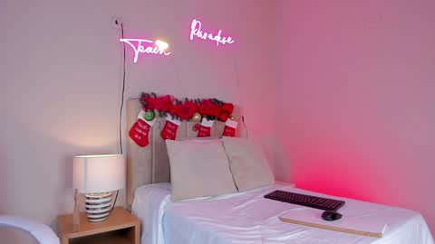 Snapshot of _angela_x chatting on 12-24-24, 05:44 ngela online show from 12-24-24, 05:44