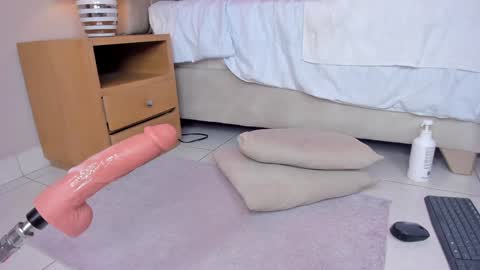 Snapshot of _angela_x chatting on 01-30-25, 02:47 ngela online show from 01-30-25, 02:47