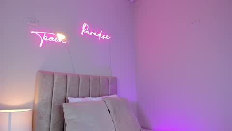 Snapshot of _angela_x chatting on 02-04-25, 11:38 ngela online show from 02-04-25, 11:38