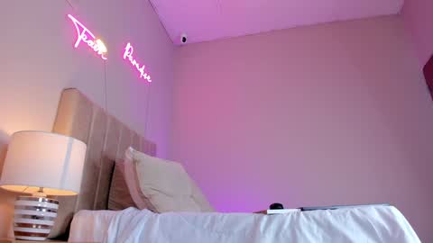 Snapshot of _angela_x chatting on 02-05-25, 11:55 ngela online show from 02-05-25, 11:55