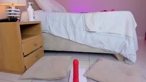 Snapshot of _angela_x chatting on 02-11-25, 02:57 ngela online show from 02-11-25, 02:57