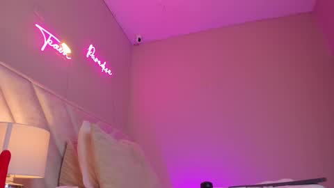 Snapshot of _angela_x chatting on 02-13-25, 02:42 ngela online show from 02-13-25, 02:42